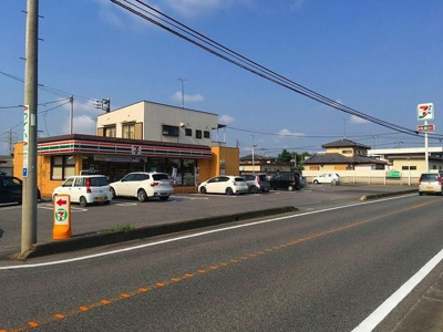 【周辺】 | ミニョン・ア・ラ・モードＡ | セブンイレブン　大泉吉田店まで840m