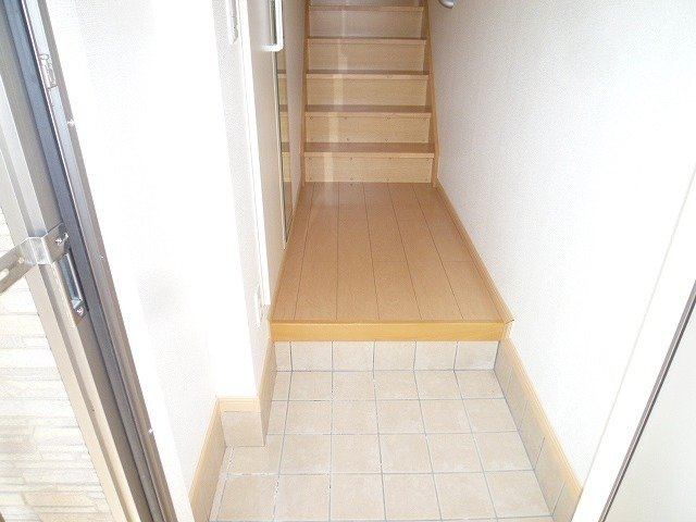 ラフレシ－ル　Ａの玄関