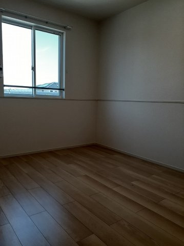 ＰＬＡＩＮ　桃の木の内装