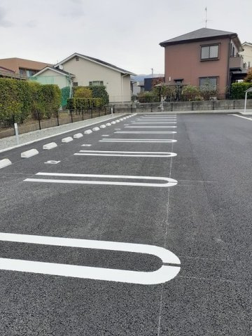 シャルマンビップⅡの駐車場