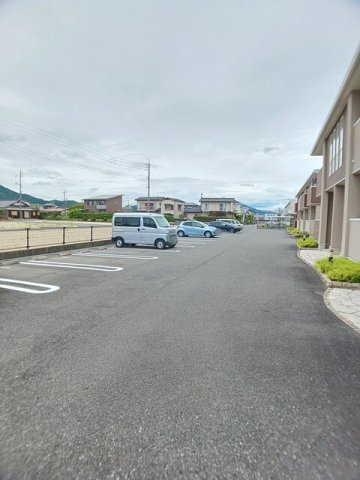 ラ　グリシーナ　Ⅱの駐車場