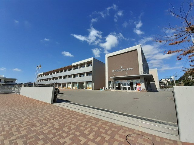 ファミール　Ⅲの周辺|防府市立桑山中学校まで757m