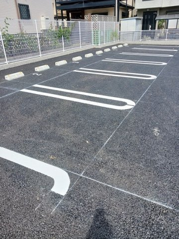 メゾンフォンテーヌの駐車場