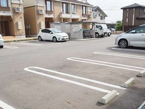 ヴィラノールＩの駐車場