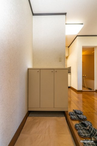 ラフォーレ三輪の居間・リビング|玄関