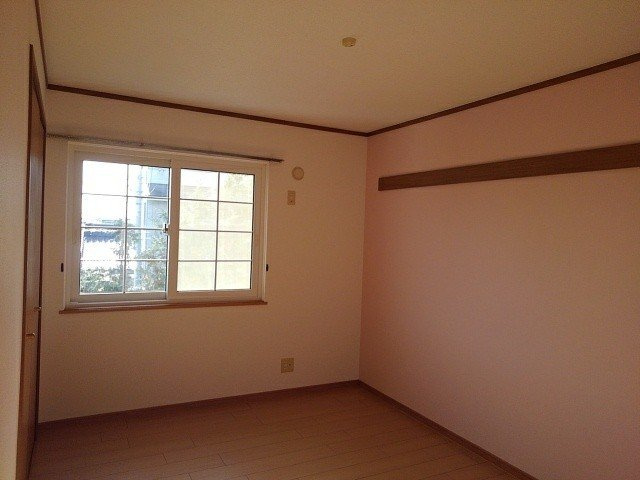 カルムメゾン姫子Ｂの内装|明るい室内です