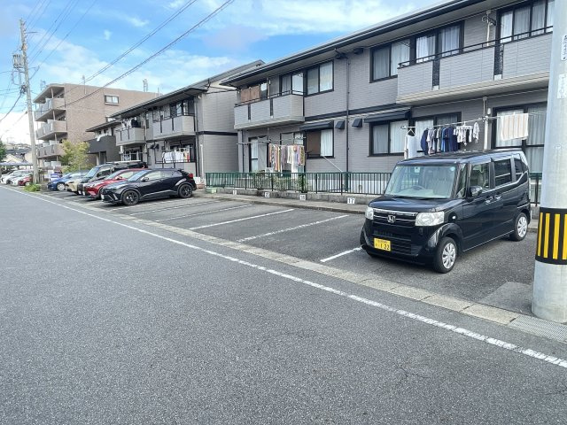 セジュールKATAHAC棟の駐車場