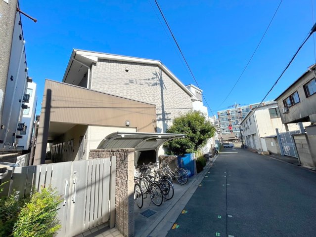 ブレーブエムズの外観