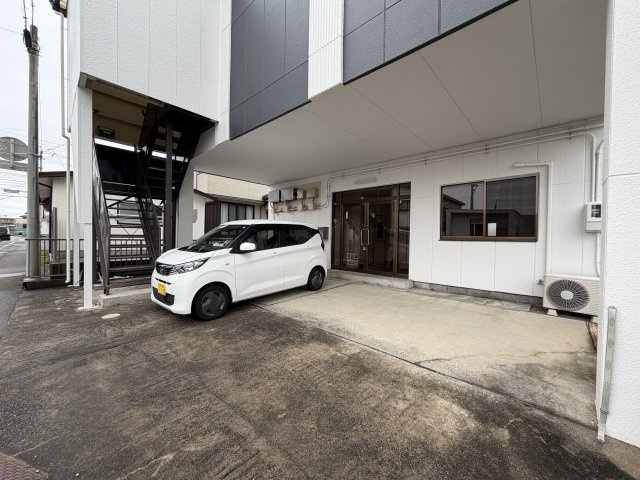 大蒲町86-24（1階）貸スペースの駐車場|駐車場2台付