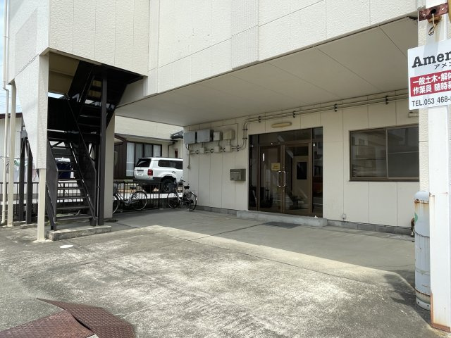 大蒲町86-24（1階）貸スペースのエントランス