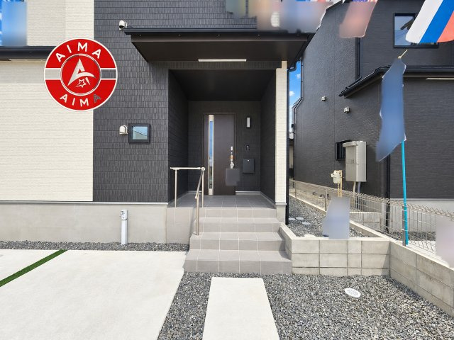 福岡市南区老司3丁目第1-2棟（B号棟）の玄関|おでかけの時も帰った時も、「我が家」を最初に感じでもらえる素敵な空間に。