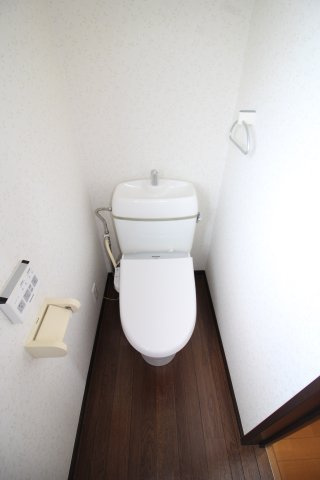 高崎市上中居町戸建賃貸住宅のトイレ