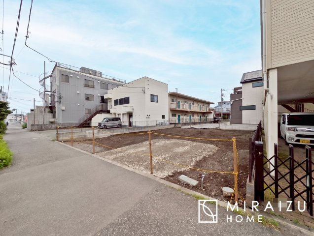 【外観】 | 運転が不安な方も安心な前面道路、きちんと幅員のある道路は女性にも安心です。整備されている道路は気持ちも良いですね♪