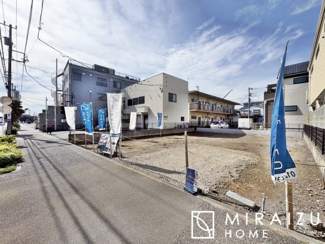 【前面道路含む現地写真】 | お車の運転に自信のない方でも安心かなと思います。とても解放感があり、日当たりも気持ちよさそうです。