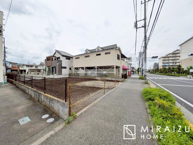 【前面道路含む現地写真】 | ＼静かな環境で落ち着いた暮らしをご希望のお客様／広さと価格のバランスの良いマイホーム！近隣施設にも恵まれ立地！詳細、ご見学希望・資料請求ミライズホームお気軽にお問合せ下さい♪