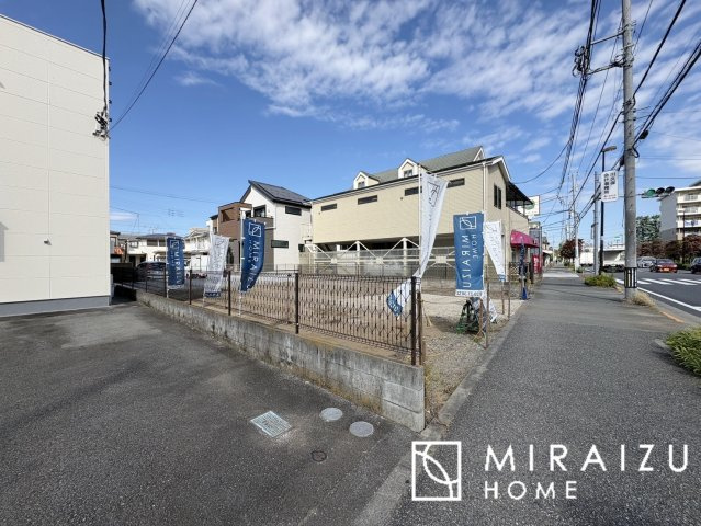 【前面道路含む現地写真】 | ＼静かな環境で落ち着いた暮らしをご希望のお客様／広さと価格のバランスの良いマイホーム！近隣施設にも恵まれ立地！詳細、ご見学希望・資料請求ミライズホームお気軽にお問合せ下さい♪