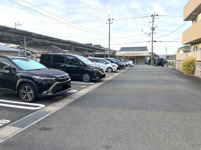 ソルティアAの駐車場