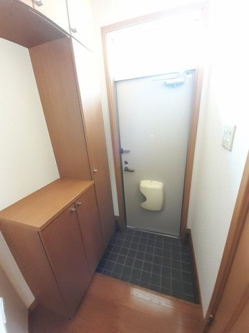 ダンデライオンＡの玄関|きれいな玄関です
