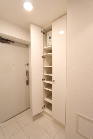プライムアーバン用賀の玄関|※参考写真