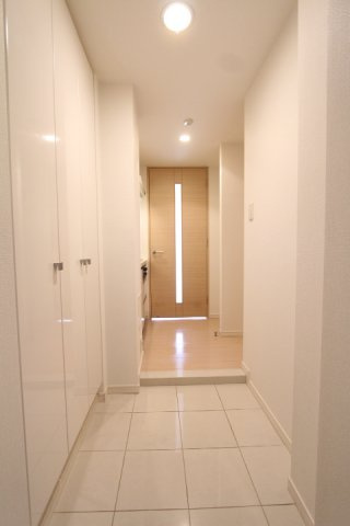 プライムアーバン用賀の玄関|※参考写真