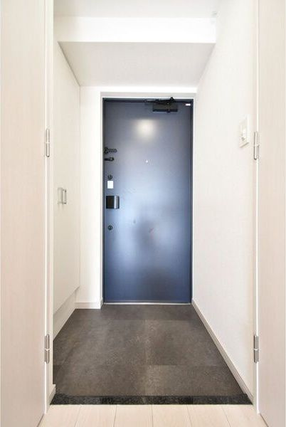 アドバンス名古屋アウリィの玄関