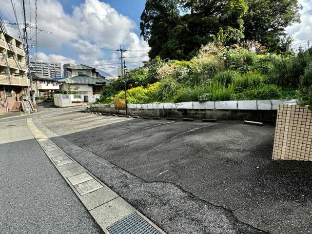 ヒルズ守恒の駐車場