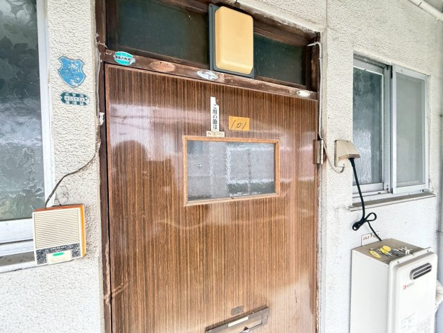 神戸市垂水区下畑町のアパートのエントランス