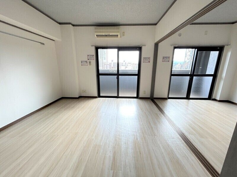 ロイヤルセンターBLD.の居間・リビング