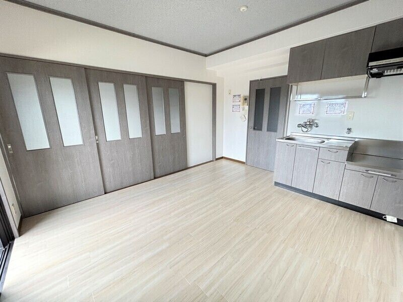 ロイヤルセンターBLD.の居間・リビング