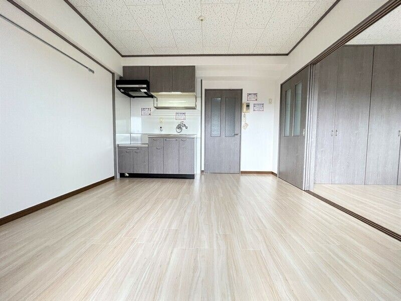 ロイヤルセンターBLD.の居間・リビング