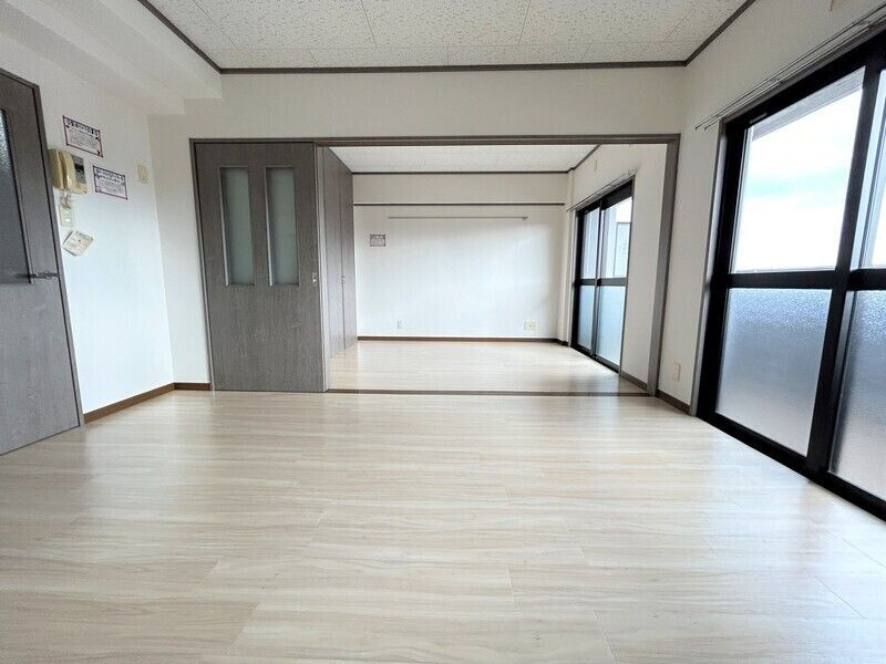 ロイヤルセンターBLD.の居間・リビング
