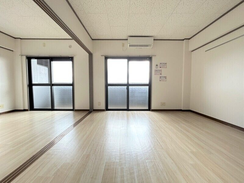 ロイヤルセンターBLD.の居間・リビング