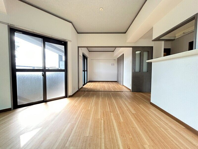 ロイヤルセンターBLD.の居間・リビング