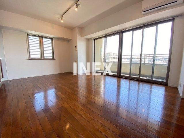 横浜市中区長者町３丁目の賃貸マンションの居間・リビング