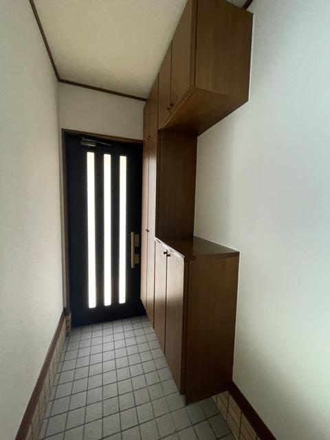 汐の宮町戸建の玄関