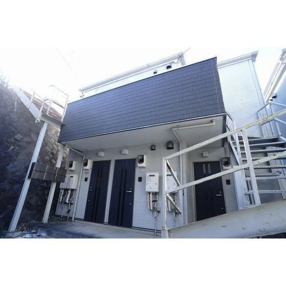 横浜市鶴見区上の宮２丁目のアパートの外観