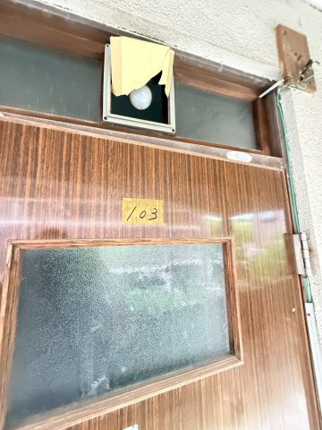 神戸市垂水区下畑町のアパートのエントランス