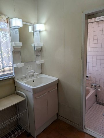 中古住宅　尾崎北町6丁目の独立洗面台