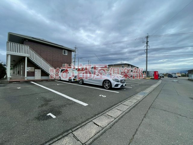 アンジュの駐車場|車をお持ちの方に嬉しい駐車場付きの物件です