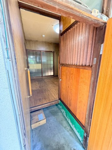 神戸市垂水区下畑町のアパートのエントランス