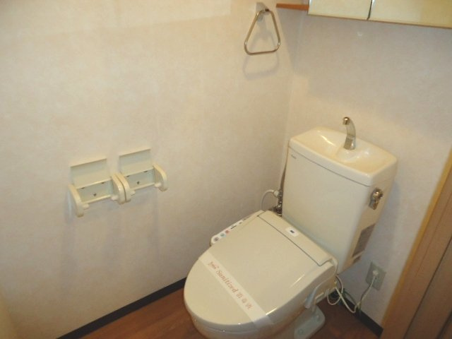 ルミエールヒロマチのトイレ|シャワー付トイレ