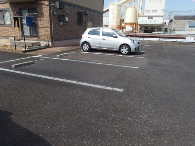ベルドミール岡の駐車場