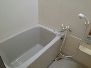 コンパクトで使いやすいお風呂です