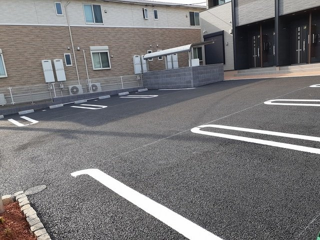 車をお持ちの方に嬉しい駐車場付きの物件です