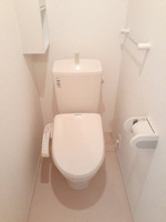 落ち着いた色調のトイレです