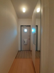 毎日通る玄関はこちらです