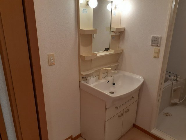 明るい洗面所です