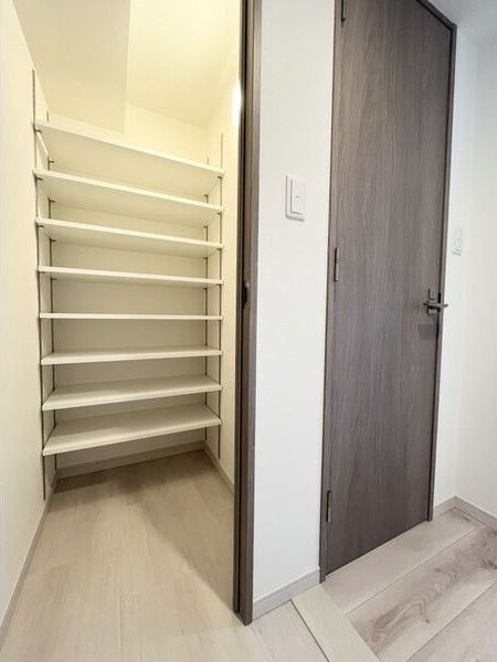 S-RESIDENCE高岳clarity(クラリティ)の玄関
