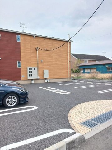 車をお持ちの方に嬉しい駐車場付きの物件です