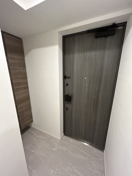 S-RESIDENCE神沢affordの玄関|モデルルームとなります。